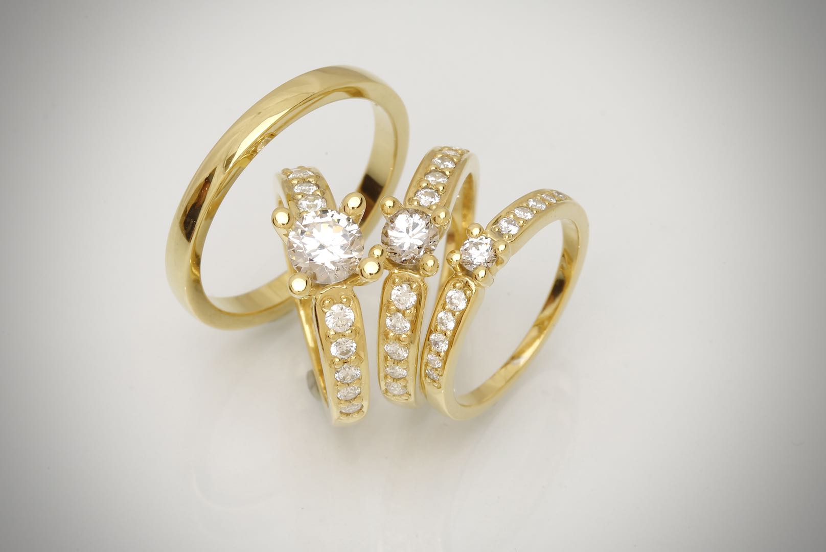 Forlovelsesringe med 1 karat diamant til hende, unikt design - Amazing Luxuz 