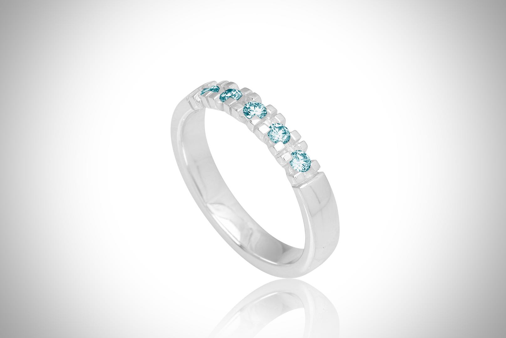 Allianz vielsesringe med blå labgrown diamanter - Unik prinsesse ring til hende