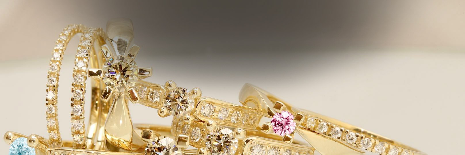 Amazing collection - unikke forlovelsesringe med 1. ct diamant