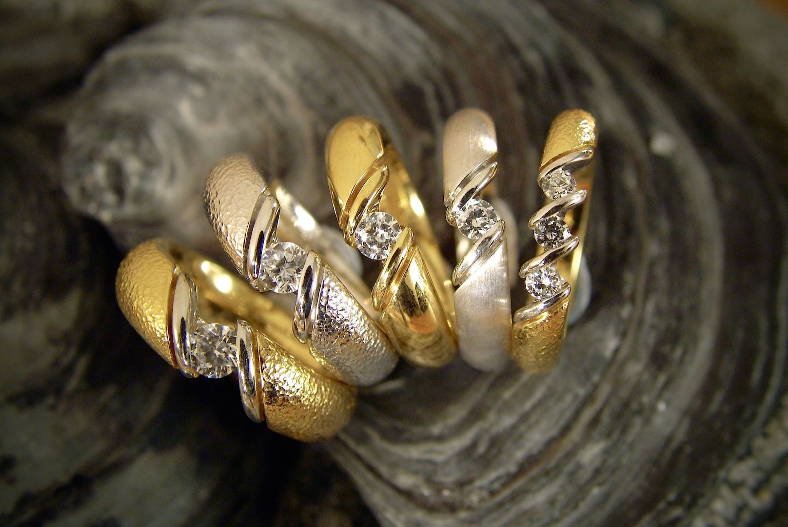 Royal Heart er de perfekte ringe, fås både i hvidguld og guld op til 1 ct. diamant