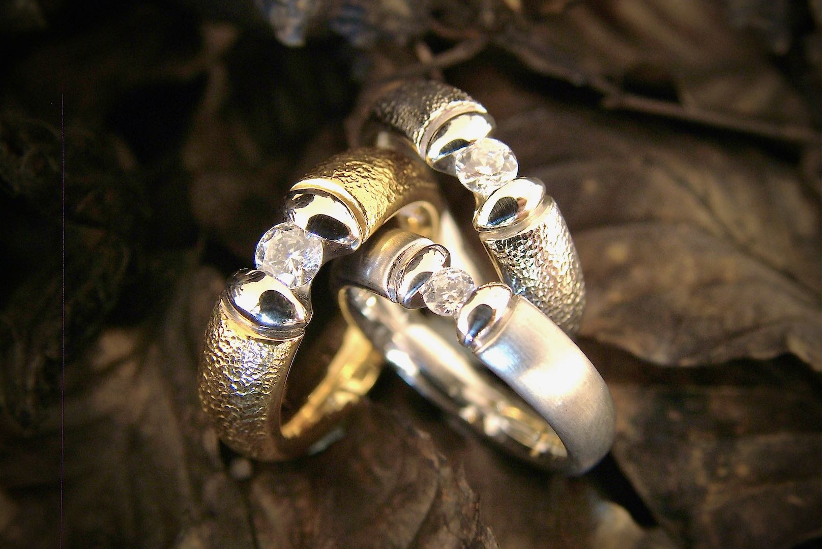 Unik Royal Trend ring fås både i guld og hvidguld, op til 0,25 ct. diamant 